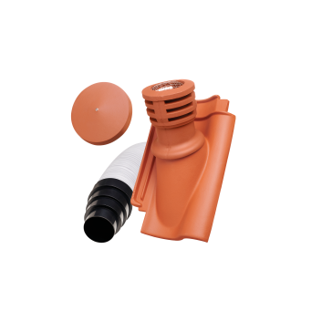 De keramische dakdoorvoer Z5 beschermt ventilatieleidingen, die door het dak omhoog lopen, tegen inregenen.