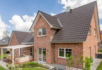 Fantastisch klinkerstenen huis met W6v keramische dakpannen in de kleur antraciet