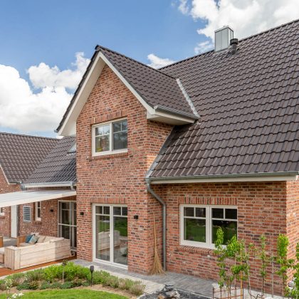 Fantastisch klinkerstenen huis met W6v keramische dakpannen in de kleur antraciet