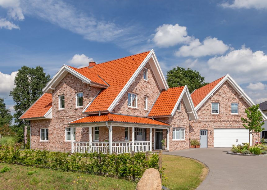 Fantastisch bakstenen huis met Z5 dakpan van Jacobi in oudrood