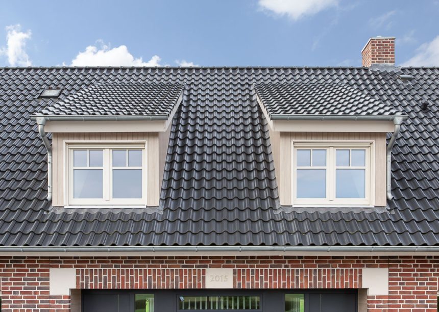 Landhuis met gevel van klinkers, dakkapellen en OVH-dakpan Z5