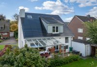 160 PV huis met serre. Gerenoveerd huis met serre en stijlvol PV-daksysteem met uitzicht op de tuin