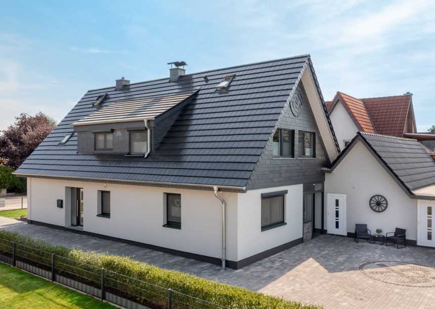 Gerenoveerd vrijstaand huis met onze zonnepan Stylist-PV met Autarq bijgebouw en binnenplaats