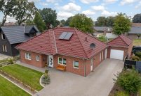 Bakstenen gevel en J11v in edelrood - top bungalow
