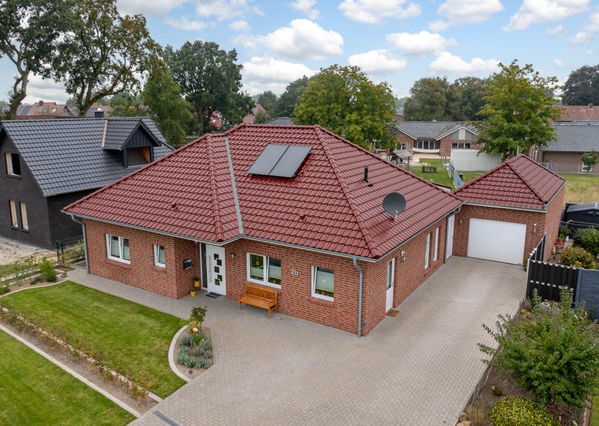 Bakstenen gevel en J11v in edelrood - top bungalow