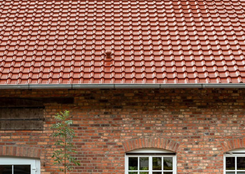 Omgebouwde schuur als gezellige seniorenwoning met de klassieker J11v in de edel-engobe edelkoper