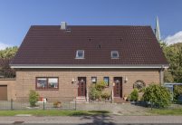 2-onder-1-kap met een ononderbroken zadeldak in edelbruin en een mooie bakstenen gevel
