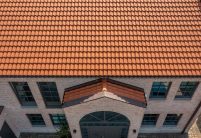 Villa met bakstenen gevel en OVH-dakpan Z5 op het dak