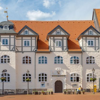 Traditionelles Bankhaus mit Hohlfalzziegel Z5