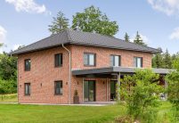 Moderne bouwstijl met OVH-dakpan Z5 in trendy matte glazuur