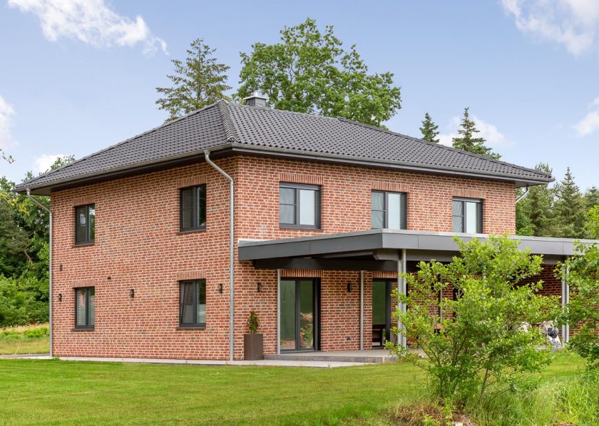 Moderne bouwstijl met OVH-dakpan Z5 in trendy matte glazuur