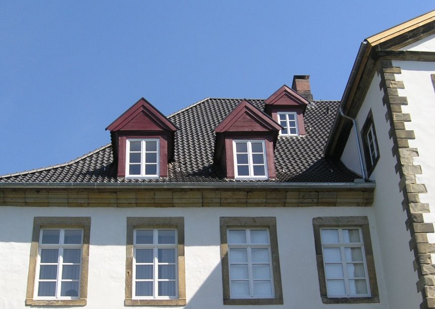 OVH-dakpan »variwell« op het dak van Schloss Bruche.