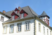 OVH-dakpan »variwell« op het dak van Schloss Bruche.