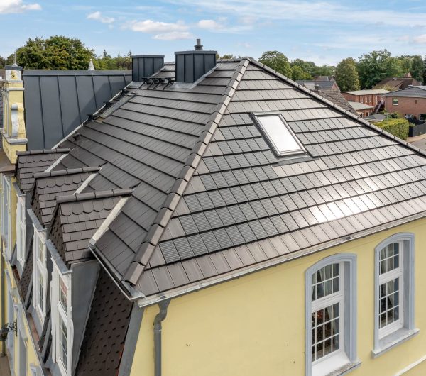 Hotel Villa Schneverdingen: energie-efficiënte renovatie met Stylist-PV PV-dakpan.
