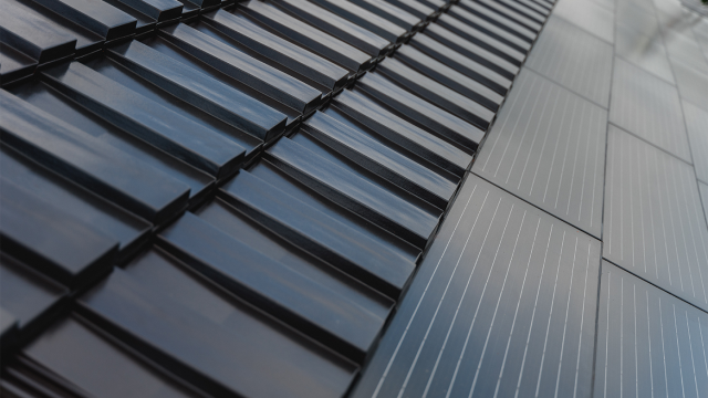 Oppervlak bedekt met J160-PV geïntegreerde solarmodule in oudzwart