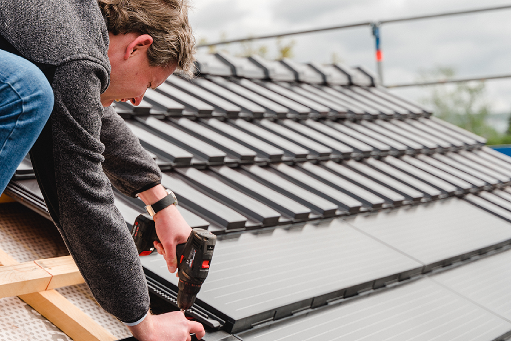 Installatie van het geïntegreerde J160-PV PV-systeem