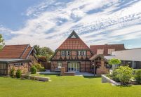 Landhuis met vakwerk en de OVH-dakpan Z5