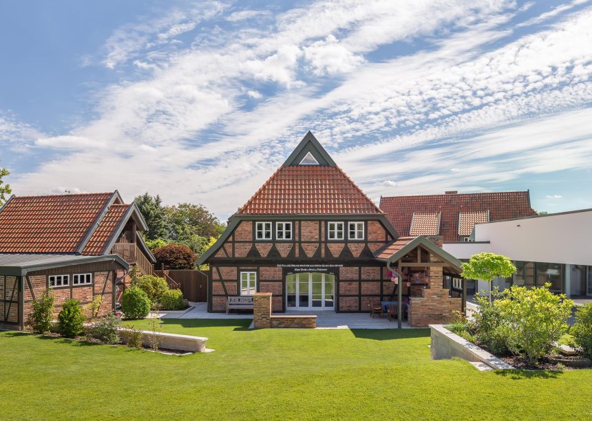 Landhuis met vakwerk en de OVH-dakpan Z5