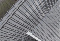 Vrijstaand huis met spacegrijs zadeldak met platte dakpan J11v en vorst F6v