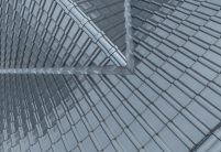 Inspirerende referentie voor bouwers en ontwerpers met J11v in spacegrijs op een zadeldak, gefotografeerd vanuit vogelperspectief met aandacht voor de dakpandetails